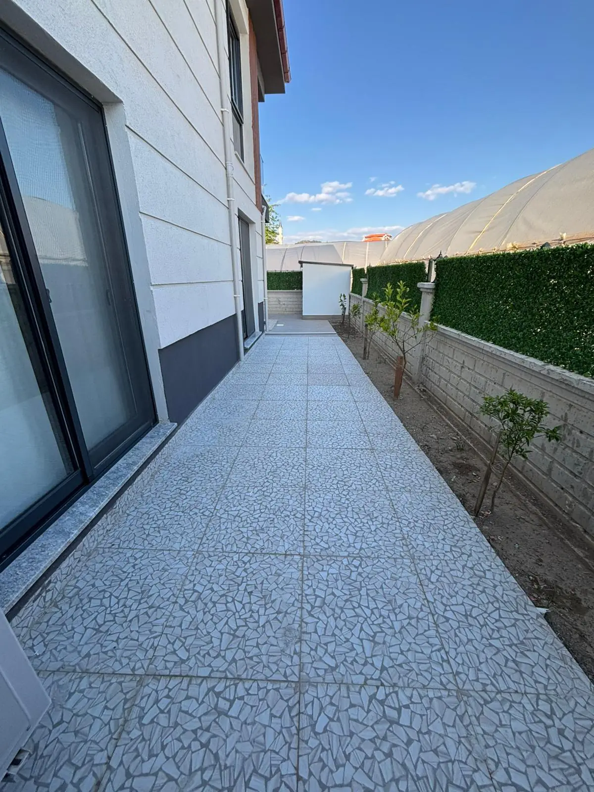 Villa Arslan bahçe yürüyüş yolu