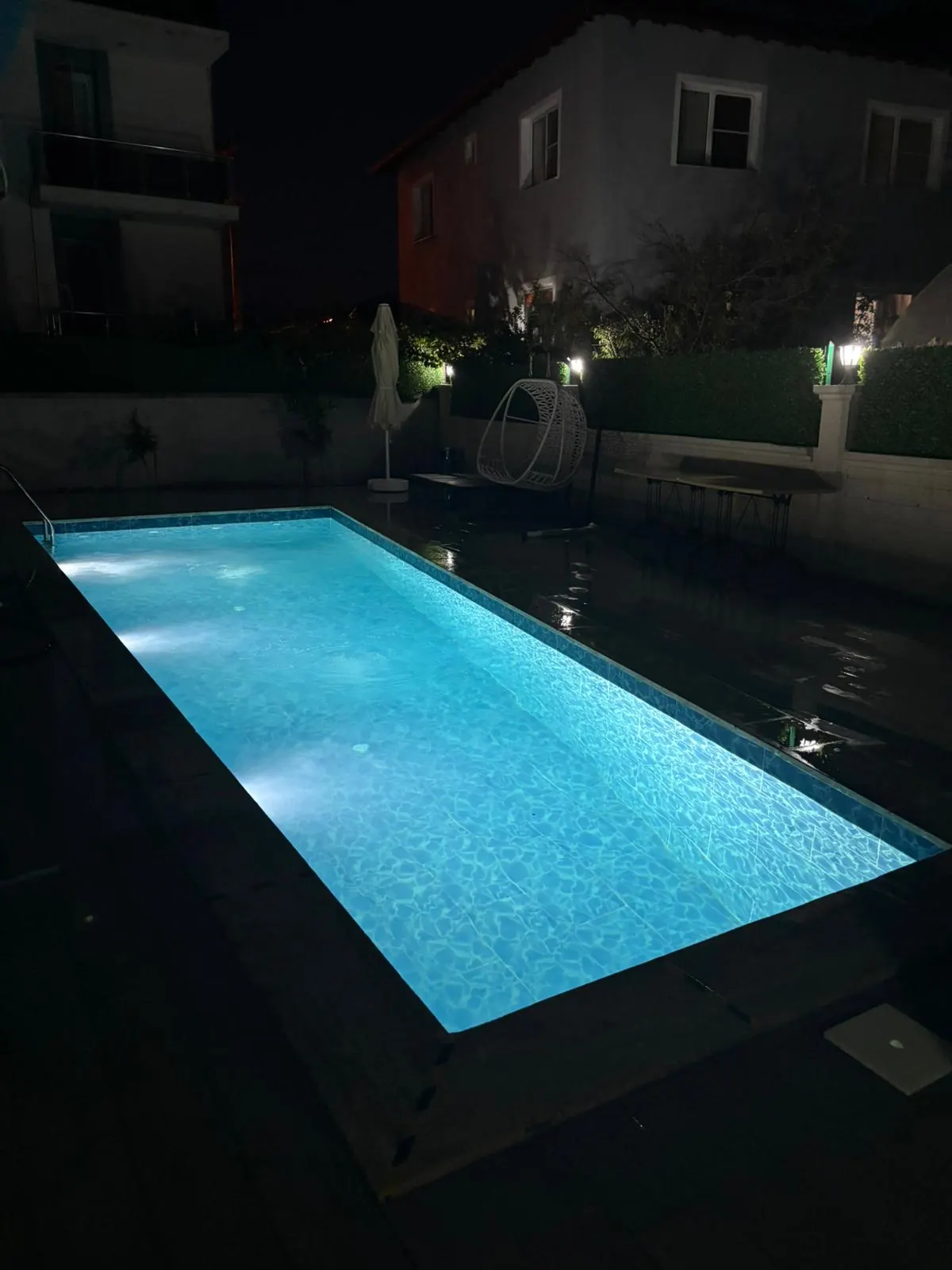 Villa Arslan özel havuz, gece aydınlatması