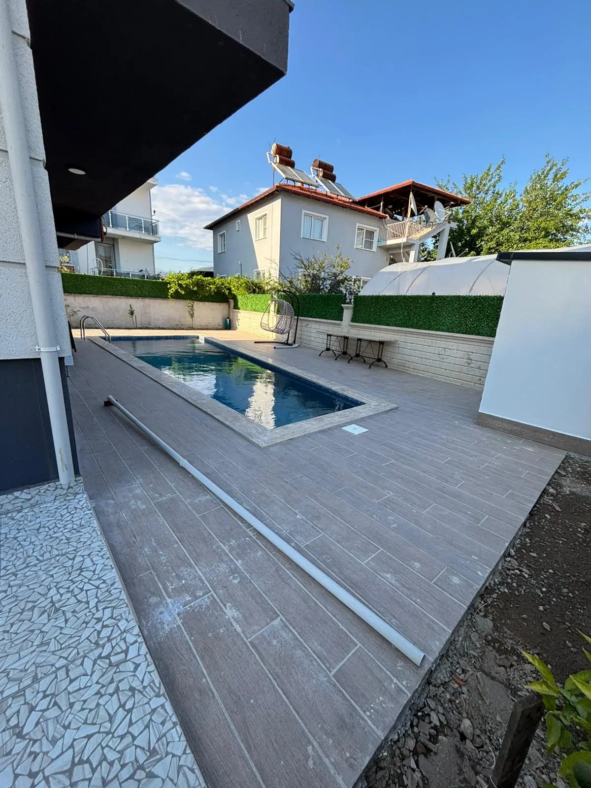 Villa Arslan havuz terası ve oturma alanı
